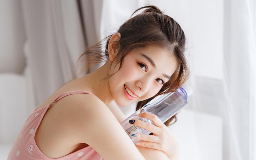 恋爱养成类手游，男主