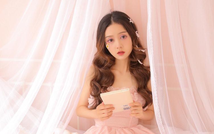 为什么男生玩乙女游戏会被骂,动漫cosplay超长过膝长靴 为什么男生玩乙女游戏会被骂,动漫cosplay超长过膝长靴